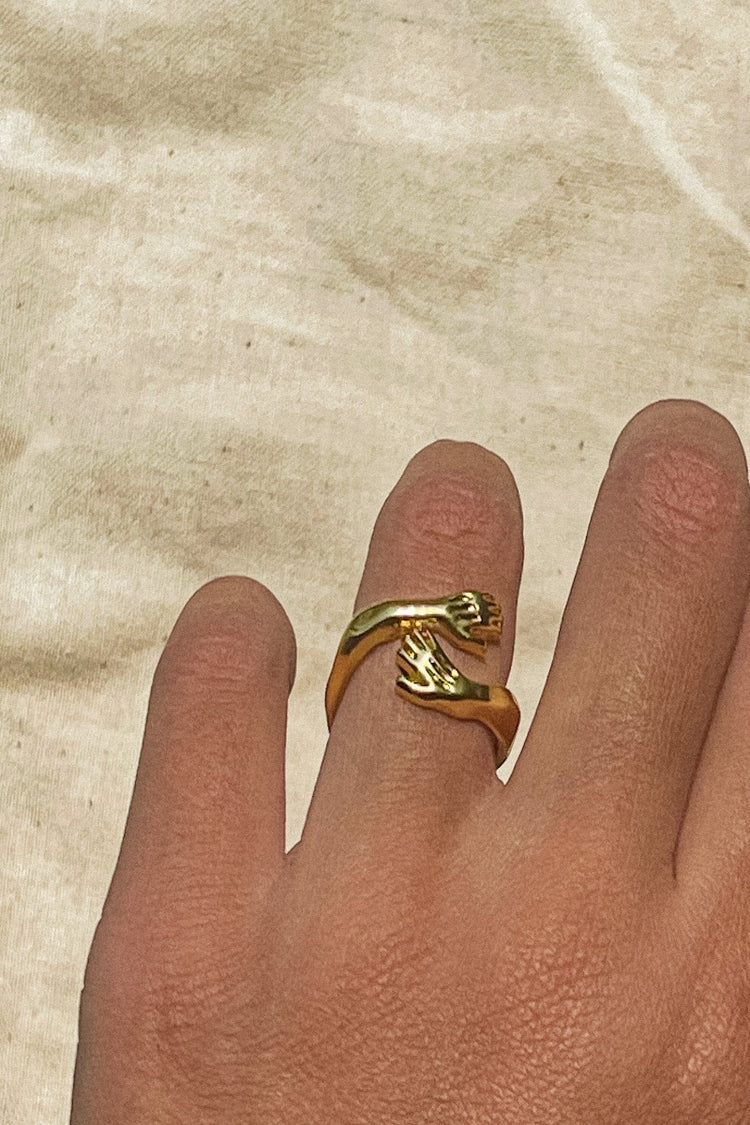 Hug Ring Gold